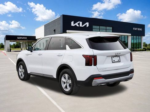 Certified 2025 Kia Sorento LX FWD image 7