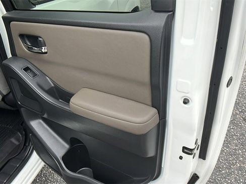 Used 2022 Nissan Frontier SV image 17