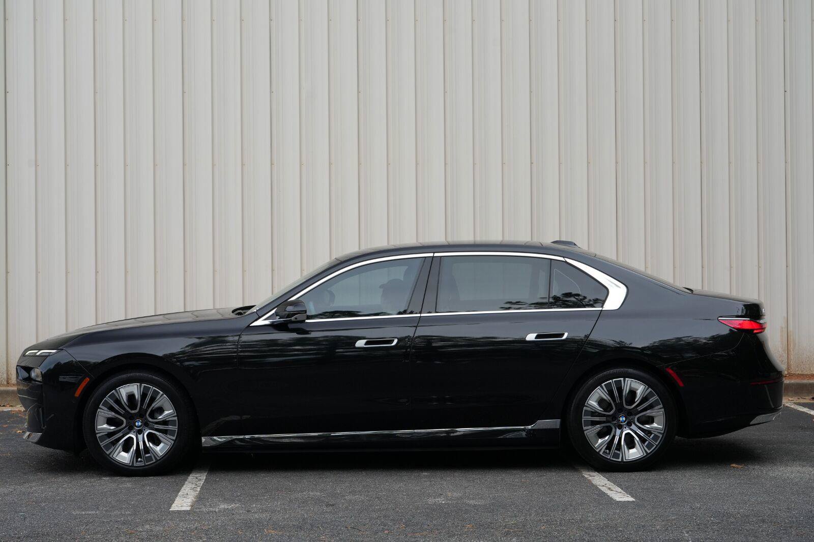 Used 2023 BMW i7 xDrive60 AWD/4WD image 57