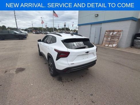 Certified 2025 Chevrolet Trax RS w/ Driver Confidence Package FWD image 9