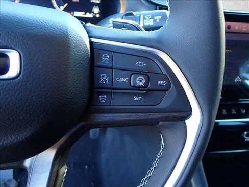 New 2026 Jeep Grand Cherokee Altitude image 17