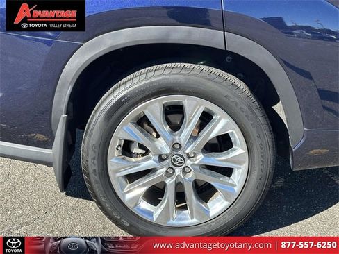 Used 2023 Toyota Highlander Limited image 12