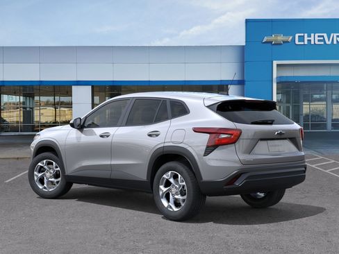 New 2026 Chevrolet Trax LS w/ LS Convenience Package FWD image 3