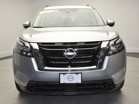 Used 2025 Nissan Pathfinder SV AWD/4WD image 2