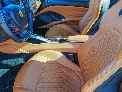 Used 2018 Ferrari California T image 13