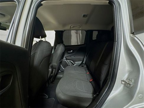 Used 2021 Jeep Renegade Latitude image 20