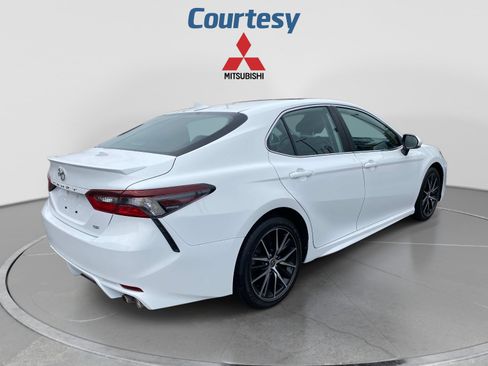 Used 2023 Toyota Camry SE FWD image 5
