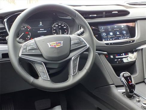 New 2026 Cadillac XT5 Luxury image 5