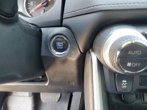 Used 2021 Toyota RAV4 XLE Premium image 22