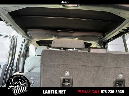 Used 2024 Jeep Wrangler Unlimited w/ Convenience Group image 18