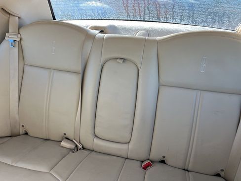 Used 2010 Lincoln Town Car Signature Limited image 23