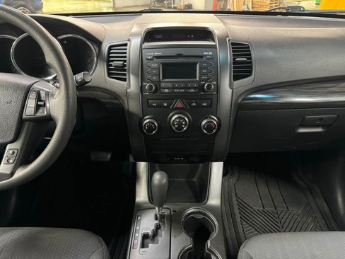 Used 2013 Kia Sorento LX image 25