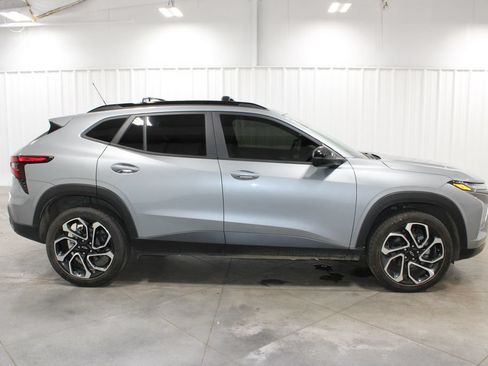 Used 2025 Chevrolet Trax RS w/ Driver Confidence Package FWD image 11