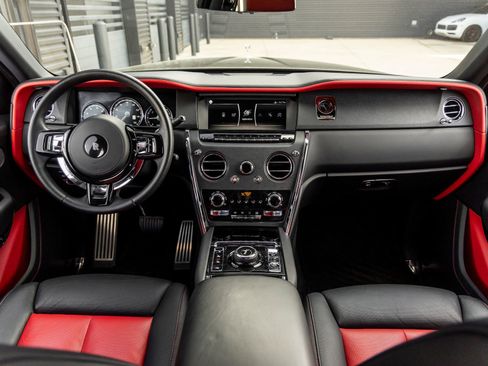 Certified 2023 Rolls-Royce Cullinan w/ Dark Exterior Package AWD/4WD image 4
