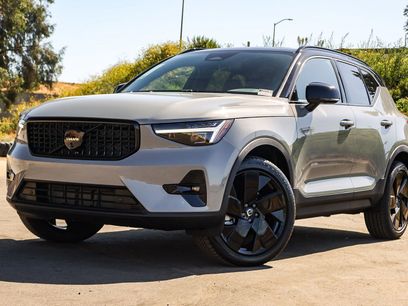New 2026 Volvo XC40 B5 Ultra w/ Climate Package