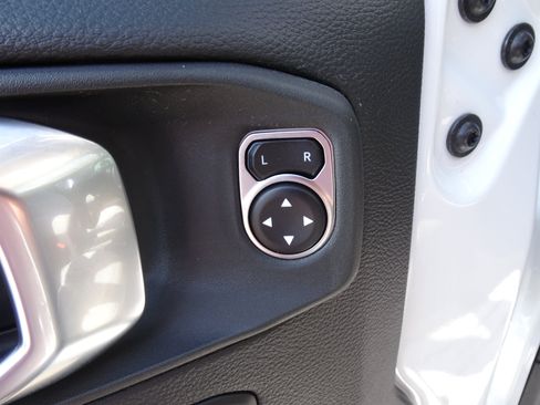 Used 2023 Jeep Wrangler Unlimited Sahara AWD/4WD image 25