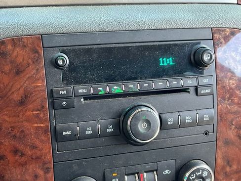 Used 2007 Chevrolet Suburban LT image 30