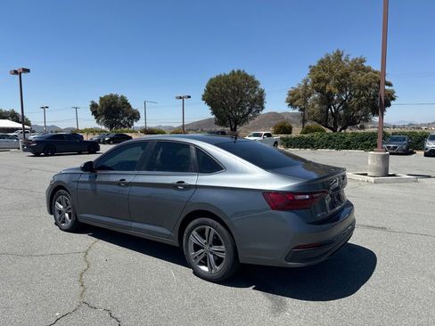 Used 2024 Volkswagen Jetta SE FWD image 6