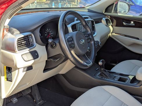 Used 2016 Kia Sorento LX w/ LX Convenience Package image 11