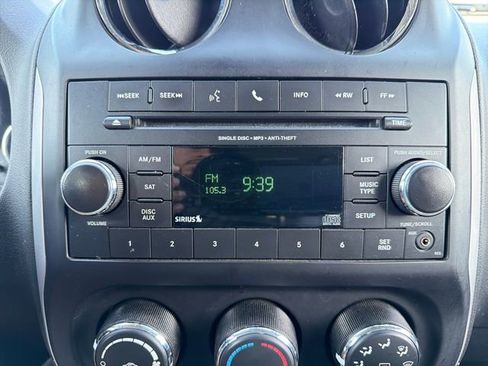 Used 2017 Jeep Compass Latitude image 12