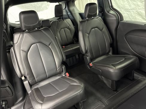 Certified 2024 Chrysler Pacifica Touring-L w/ S Appearance Package AWD/4WD image 14