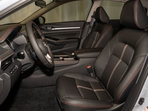 New 2025 Nissan Altima 2.5 SR image 14