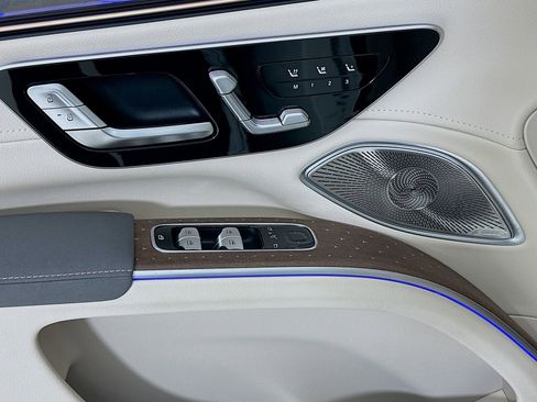 Used 2023 Mercedes-Benz EQS 450+ SUV image 19