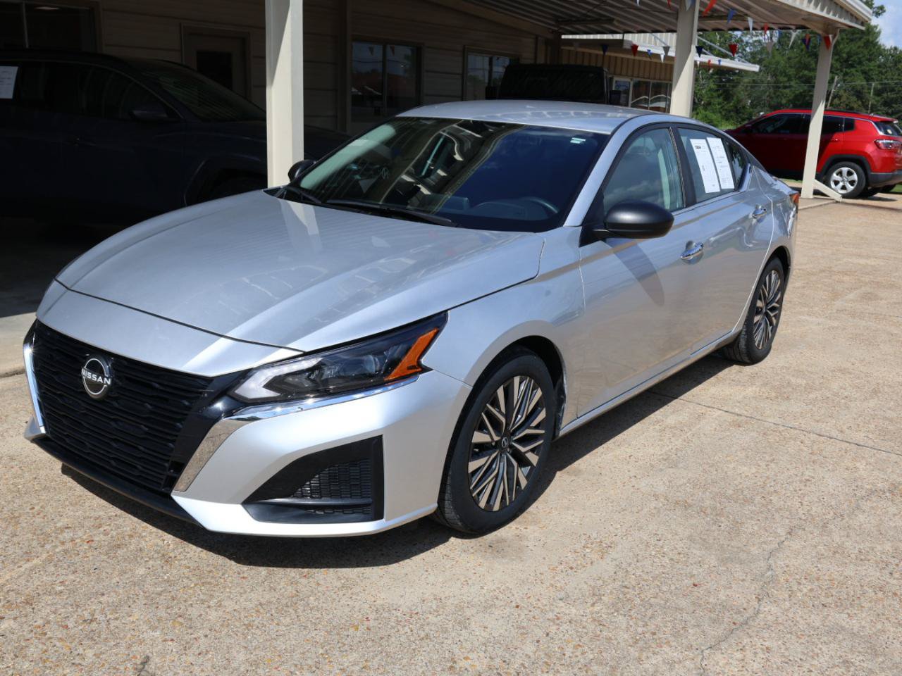 Used 2024 Nissan Altima 2.5 SV FWD image 5