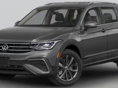 Used 2022 Volkswagen Tiguan SE w/ Panoramic Sunroof Package