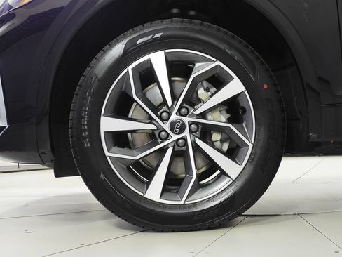 Used 2023 Audi Q5 2.0T Premium w/ Convenience Package AWD/4WD image 5