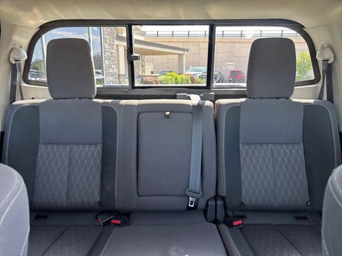 Used 2022 Nissan Titan SV image 18