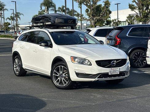 Used 2018 Volvo V60 T5 Cross Country w/ Convenience Package image 1