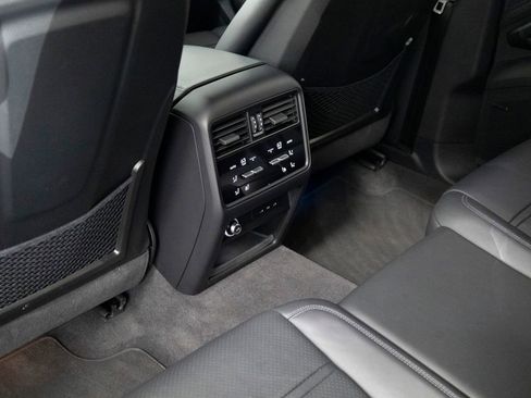 Certified 2025 Porsche Cayenne Coupe AWD/4WD image 31