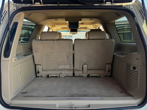 Used 2011 Cadillac Escalade ESV Luxury AWD/4WD image 24
