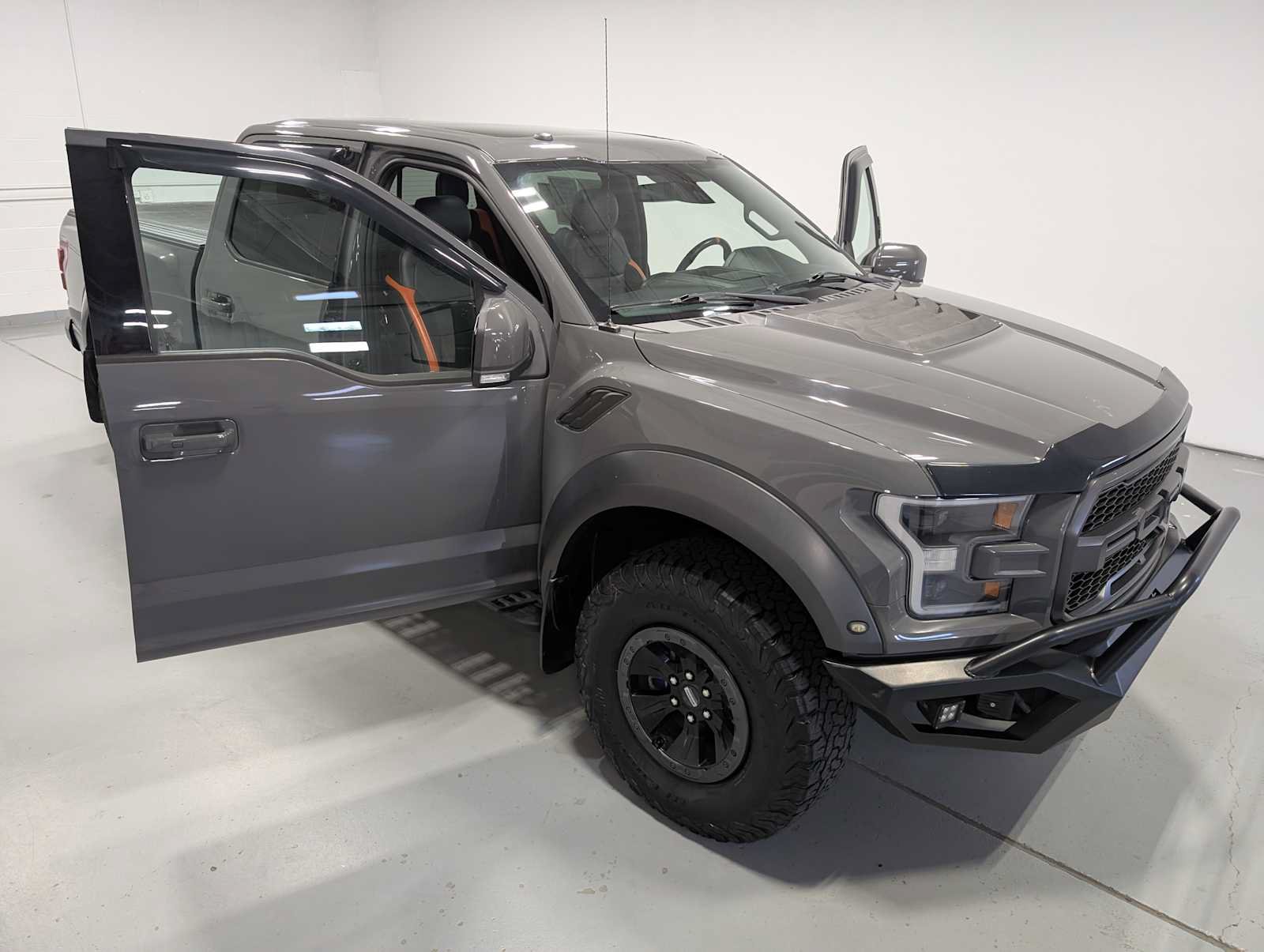 Used 2018 Ford F150 Raptor w/ Equipment Group 802A Luxury AWD/4WD image 16