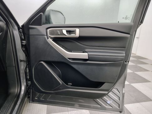Used 2023 Ford Explorer XLT w/ Equipment Group 202A AWD/4WD image 14
