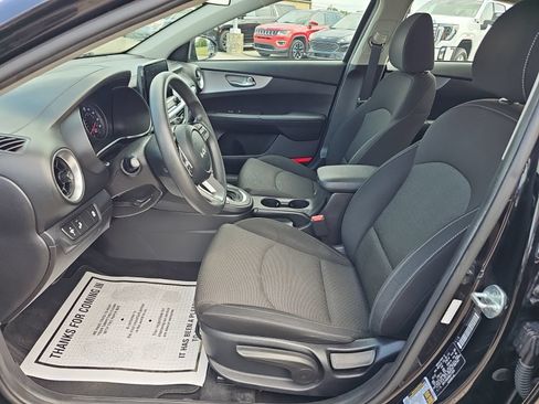 Used 2022 Kia Forte LXS w/ LXS Technology Package FWD image 9