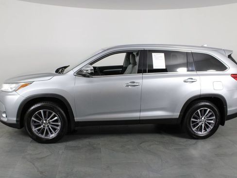 Used 2019 Toyota Highlander XLE AWD/4WD image 13