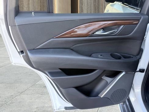Used 2018 Cadillac Escalade Premium Luxury image 33