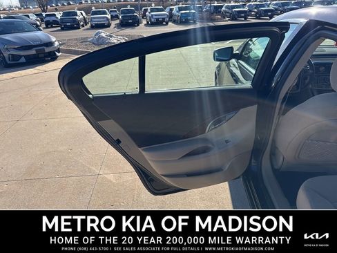 Used 2013 Buick LaCrosse image 25