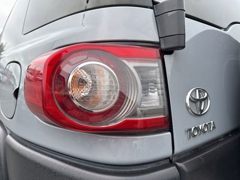 Used 2014 Toyota FJ Cruiser 4WD image 12