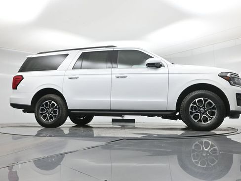 Used 2024 Ford Expedition Max XLT image 4