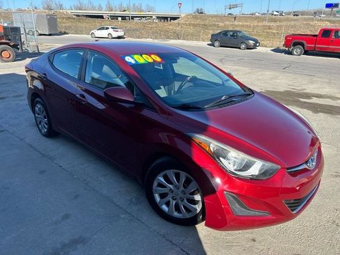 Used 2014 Hyundai Elantra SE image 2