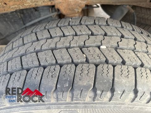Used 2014 GMC Sierra 2500 Denali w/ Suspension Package, Off-Road AWD/4WD image 5