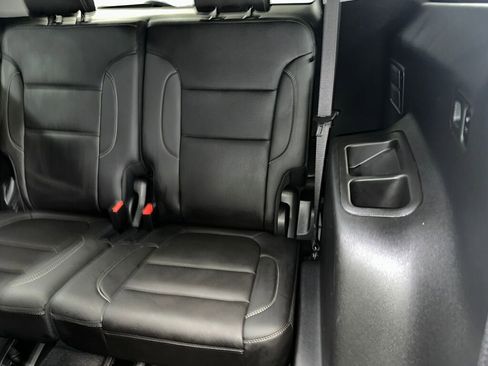 Certified 2023 GMC Acadia SLT w/ Preferred Package image 25