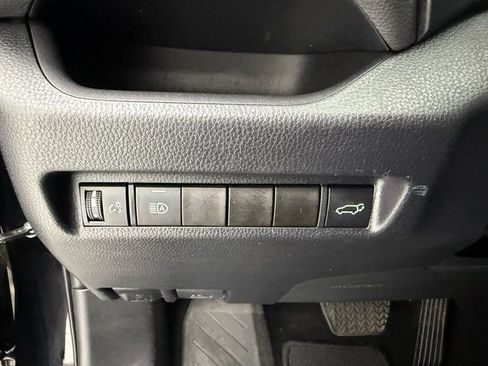 Used 2022 Toyota RAV4 XLE Premium image 10