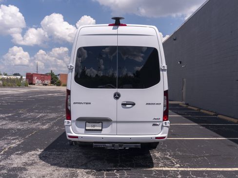 Used 2023 Mercedes-Benz Sprinter 3500 image 8