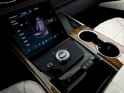 Used 2025 Cadillac Escalade ESV Sport Platinum w/ LPO, ONYX Package image 33