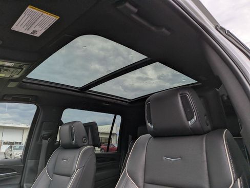 Used 2021 Cadillac Escalade ESV Sport w/ Driver Assist Tech Package AWD/4WD image 15