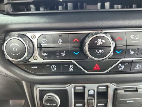 Used 2024 Jeep Wrangler Unlimited Rubicon AWD/4WD image 33
